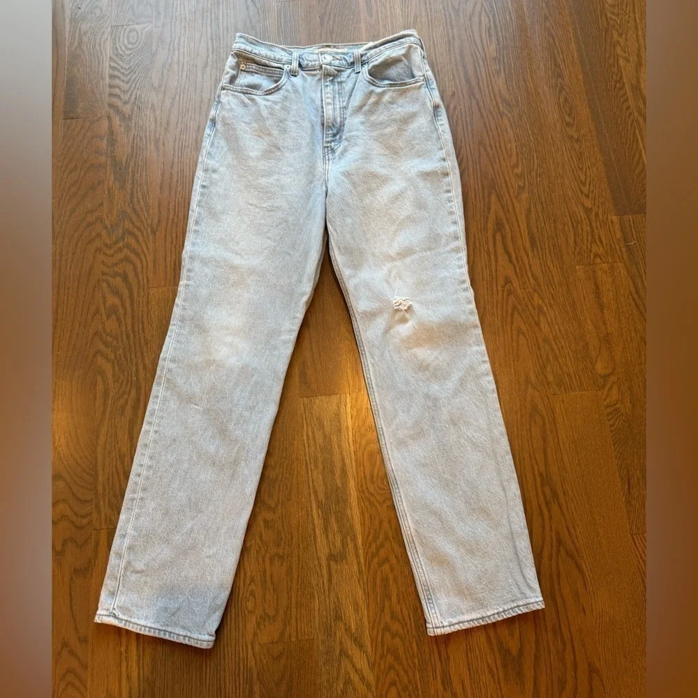 Levi's premium 70's High Slim Straight Jeans size 28 light blue F